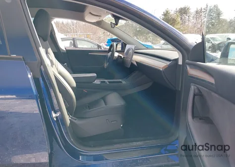 2023 Tesla Model Y Awd/Long Range Dual Motor All-Wheel Drive z USA, uszkodzony, nr VIN 7SAYGDEE1PA107970